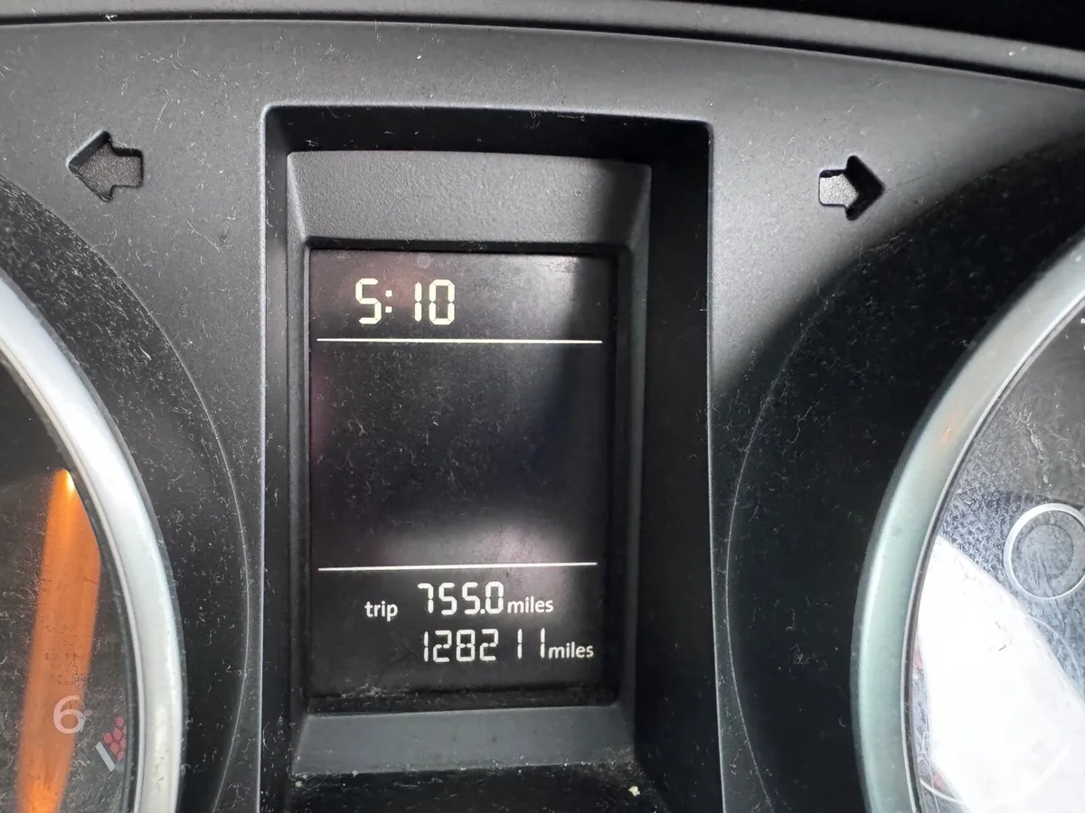 Volkswagen Golf 2010 - Image 2