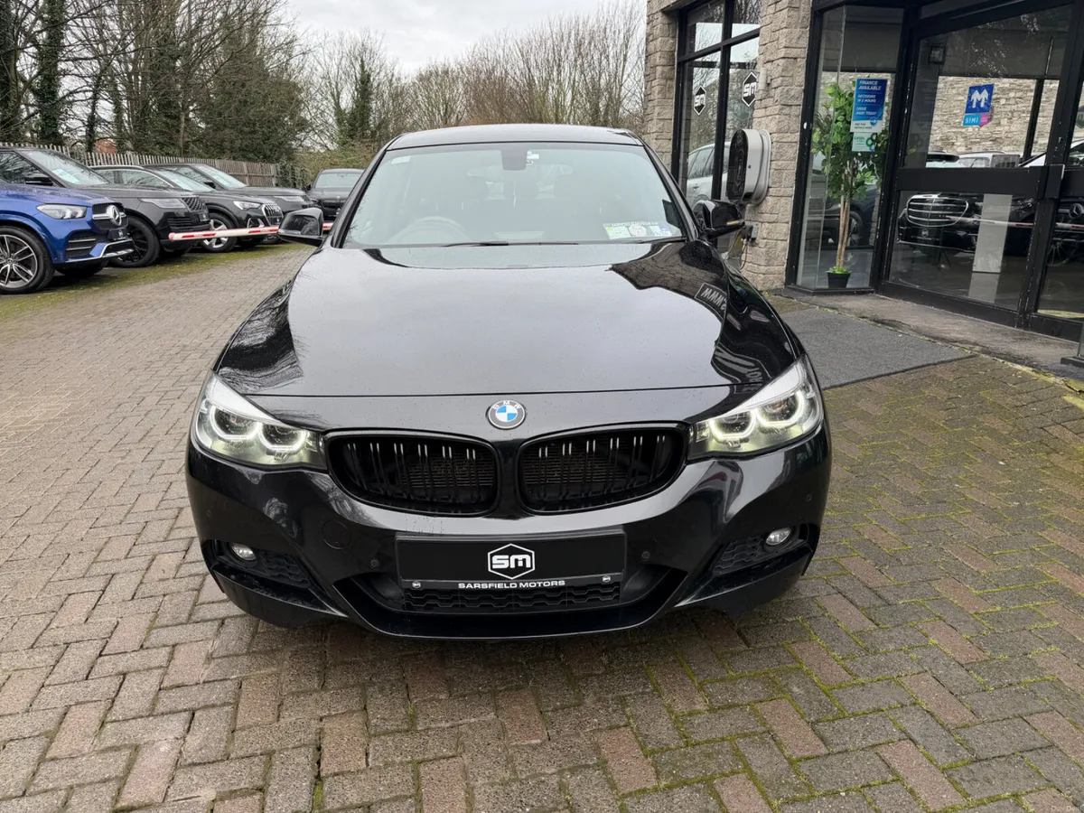 BMW 3-Series 2019 - Image 4