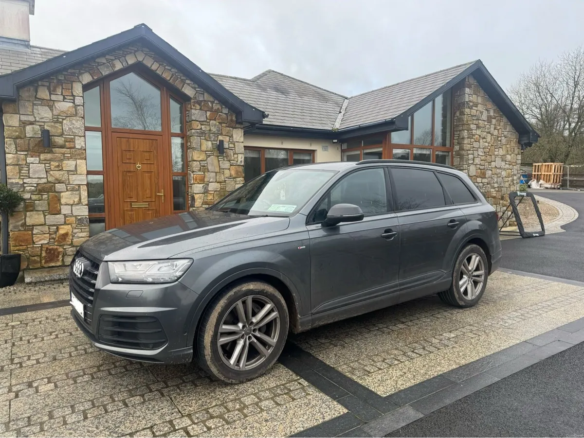 Audi Q7 S-Line Black Edition - Image 3