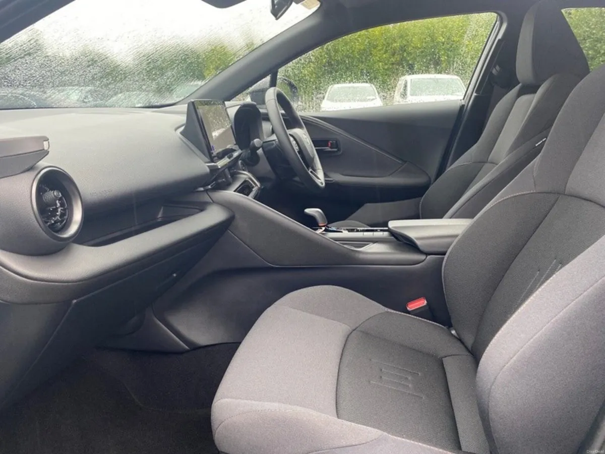 Toyota C-HR C-HR PHEV SPORT+ - Image 6