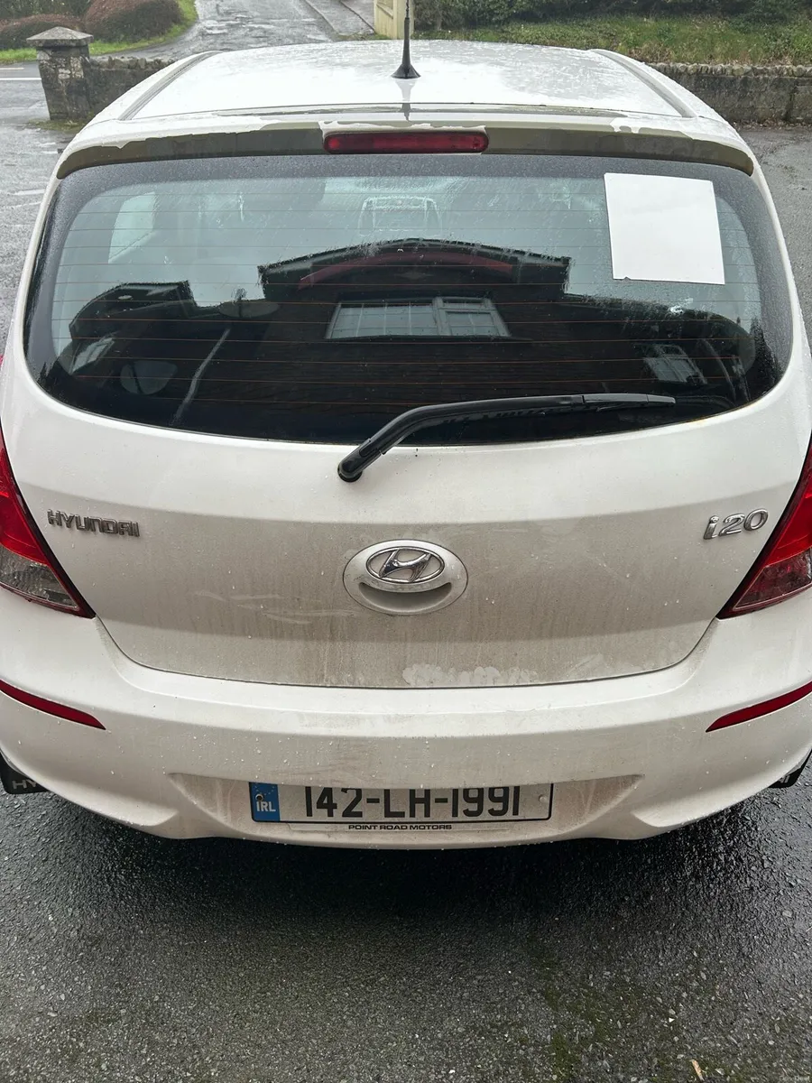 142 White Hyundai - Image 3