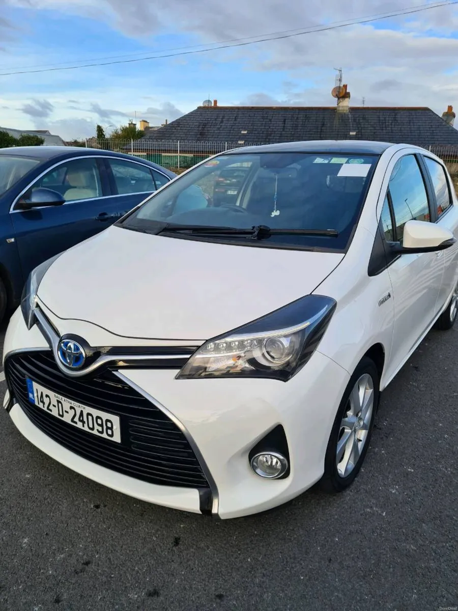 Toyota yaris hybrid luxury - Image 1