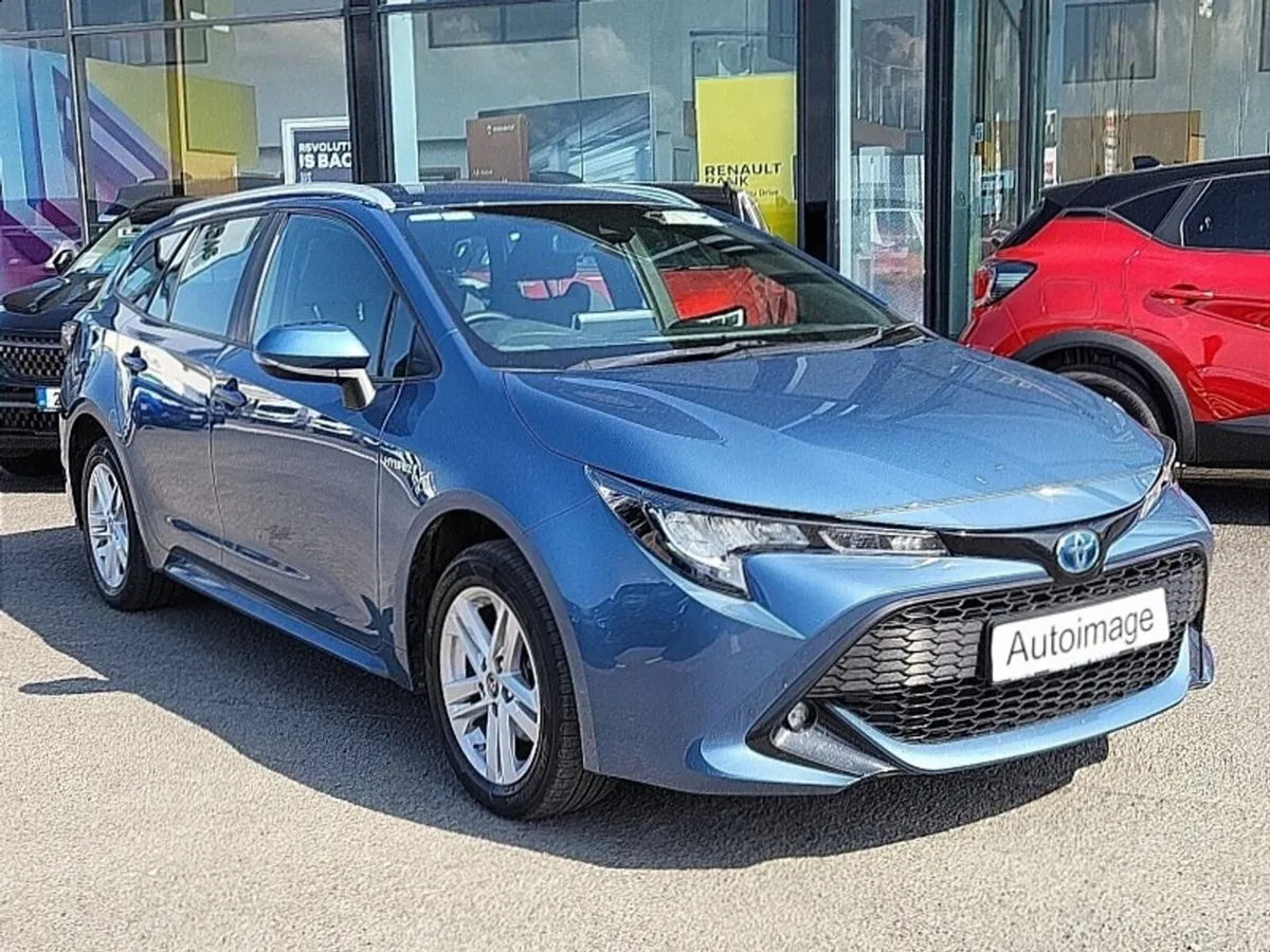 Toyota Corolla 1.8 Hybrid Luna - Image 1