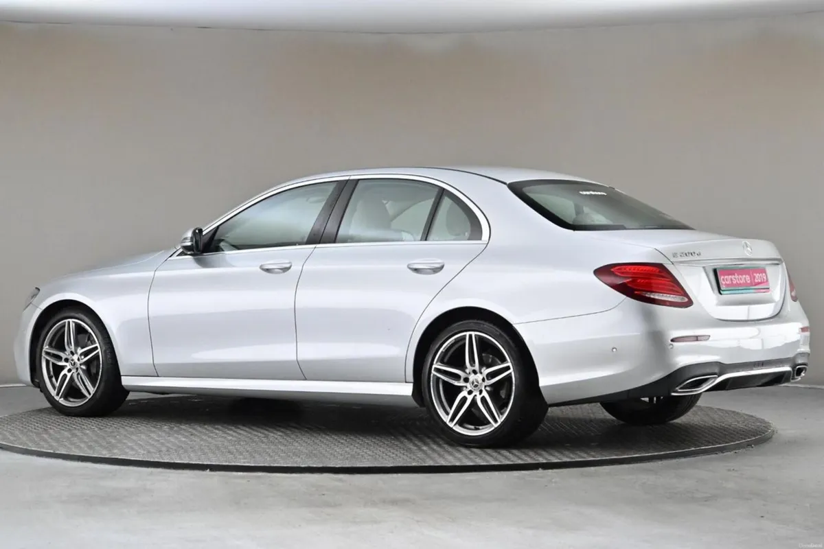 Mercedes-Benz E-Class E 200 D **FULL BEIGE LEATHER - Image 6