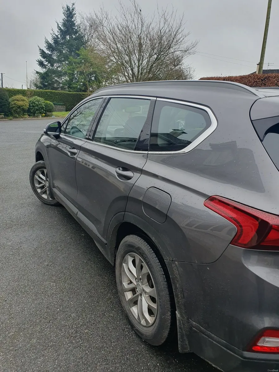 Hyundai Santa Fe 2018 - Image 2