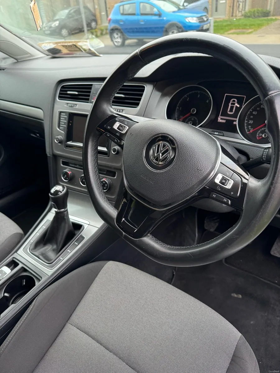Volkswagen Golf 1.6TDI 5 door - Image 3