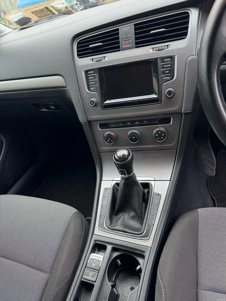 Volkswagen Golf 1.6TDI 5 door - Image 4