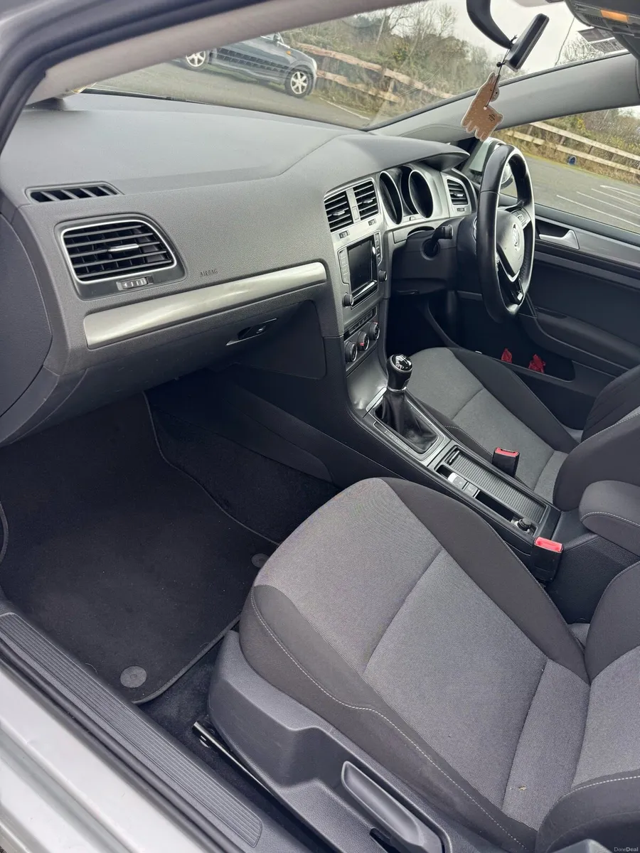 Volkswagen Golf 1.6TDI 5 door silver - Image 4