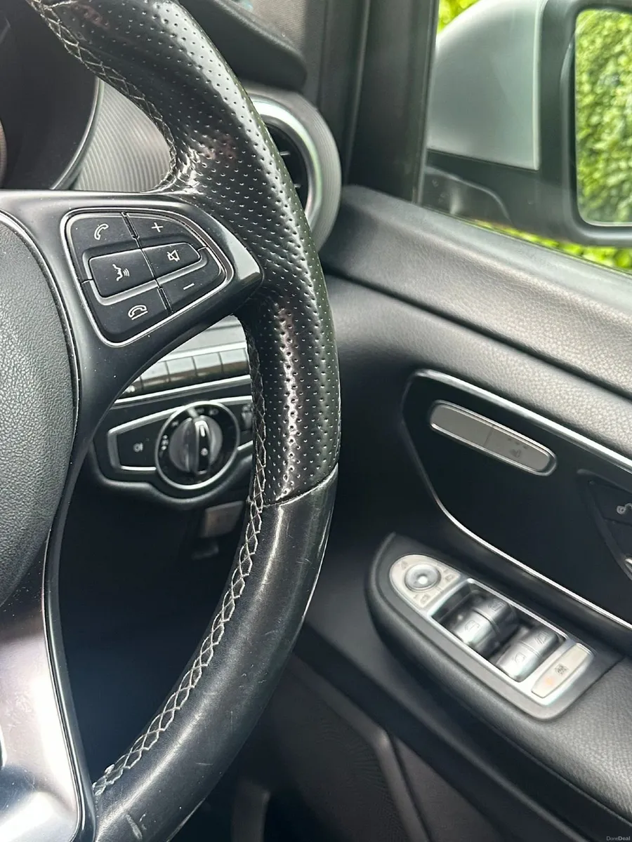 Mercedes-Benz V220D XLWB - 8 seater - Image 4