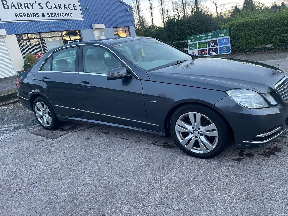 Mercedes-Benz E-Class 2012 E220 - Image 3