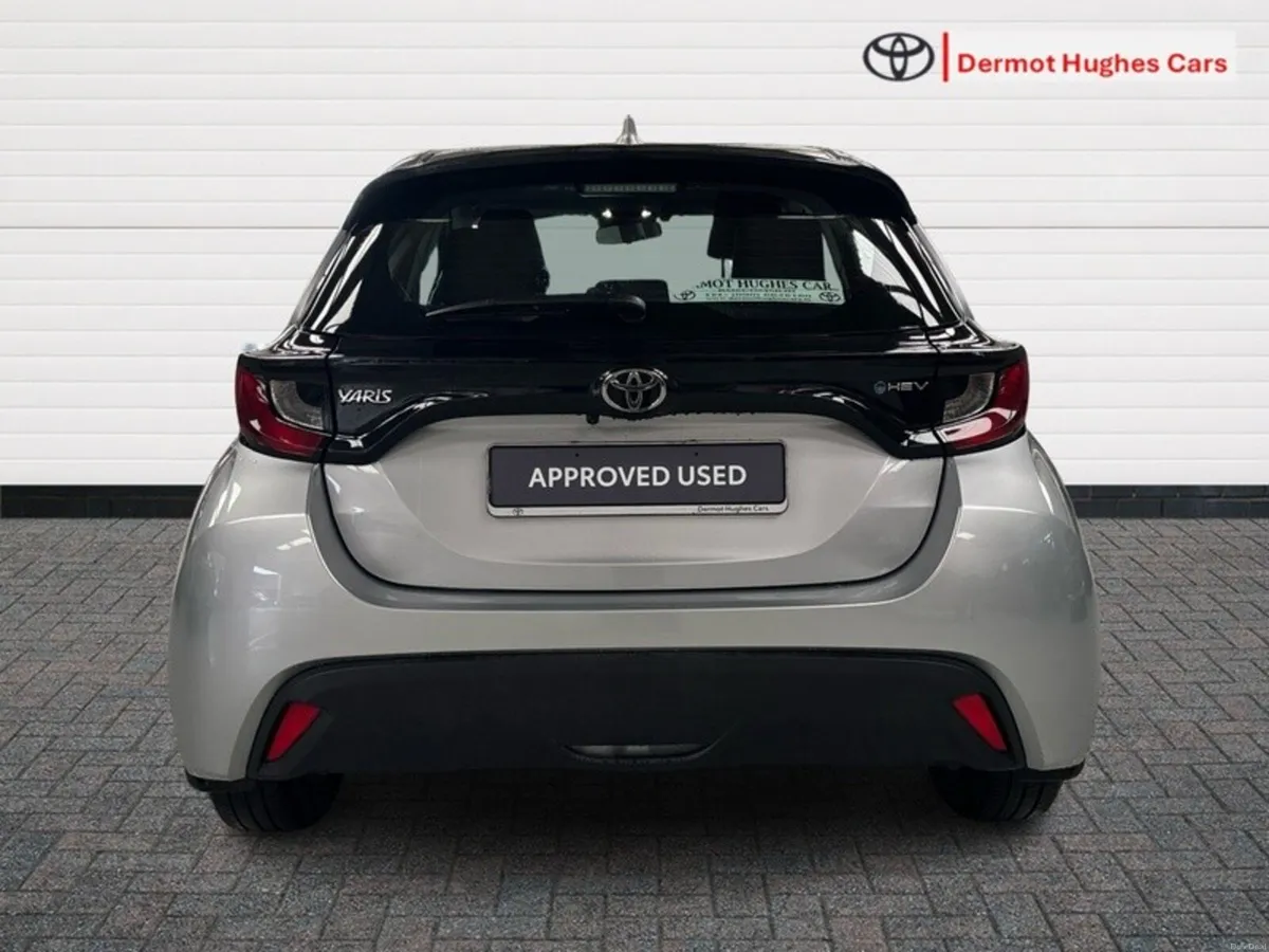 Toyota Yaris HYBRID LUNA AUTO - Image 4