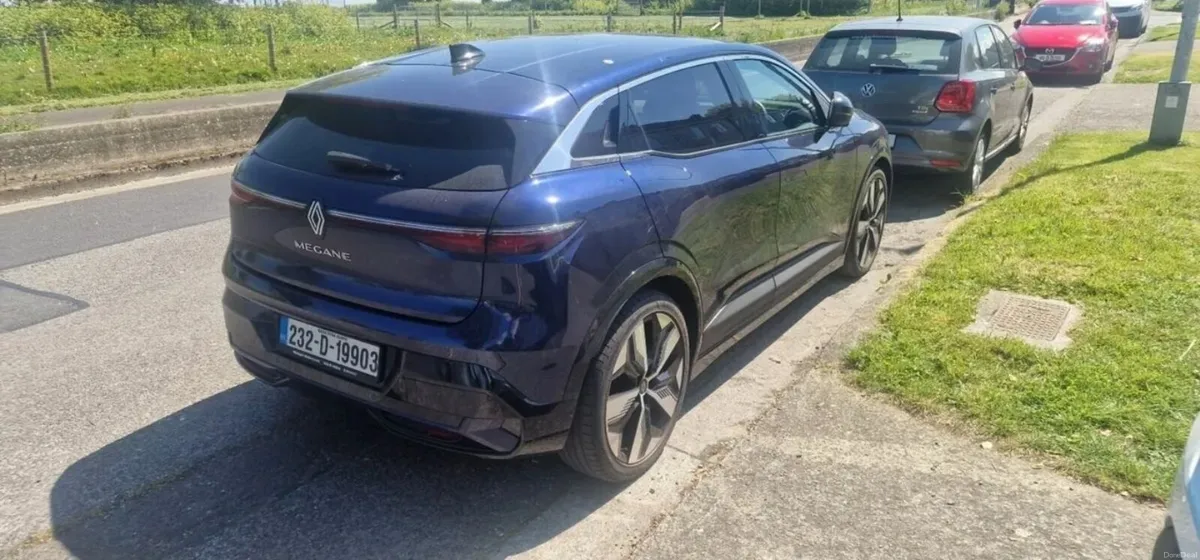 Renault Megane E-Tech 2023 - Image 2