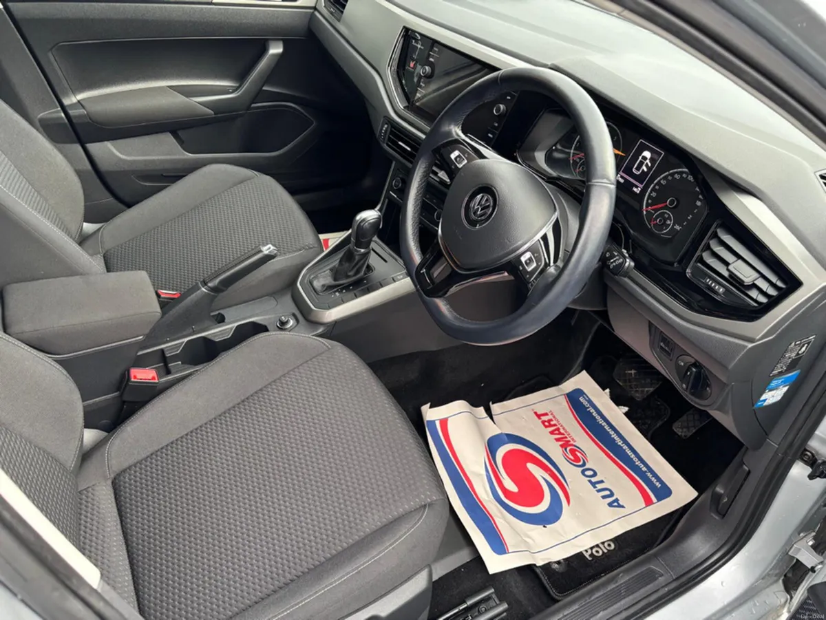 Volkswagen Polo VW Polo 1.0 petrol, auto, techno e - Image 4