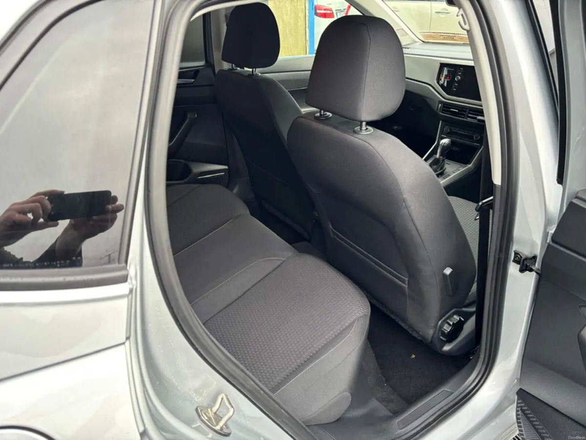 Volkswagen Polo VW Polo 1.0 petrol, auto, techno e - Image 5