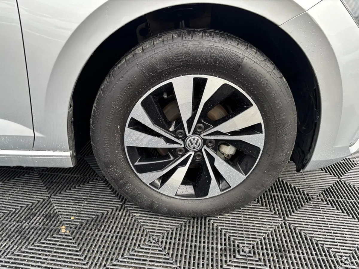 Volkswagen Polo VW Polo 1.0 petrol, auto, techno e - Image 3