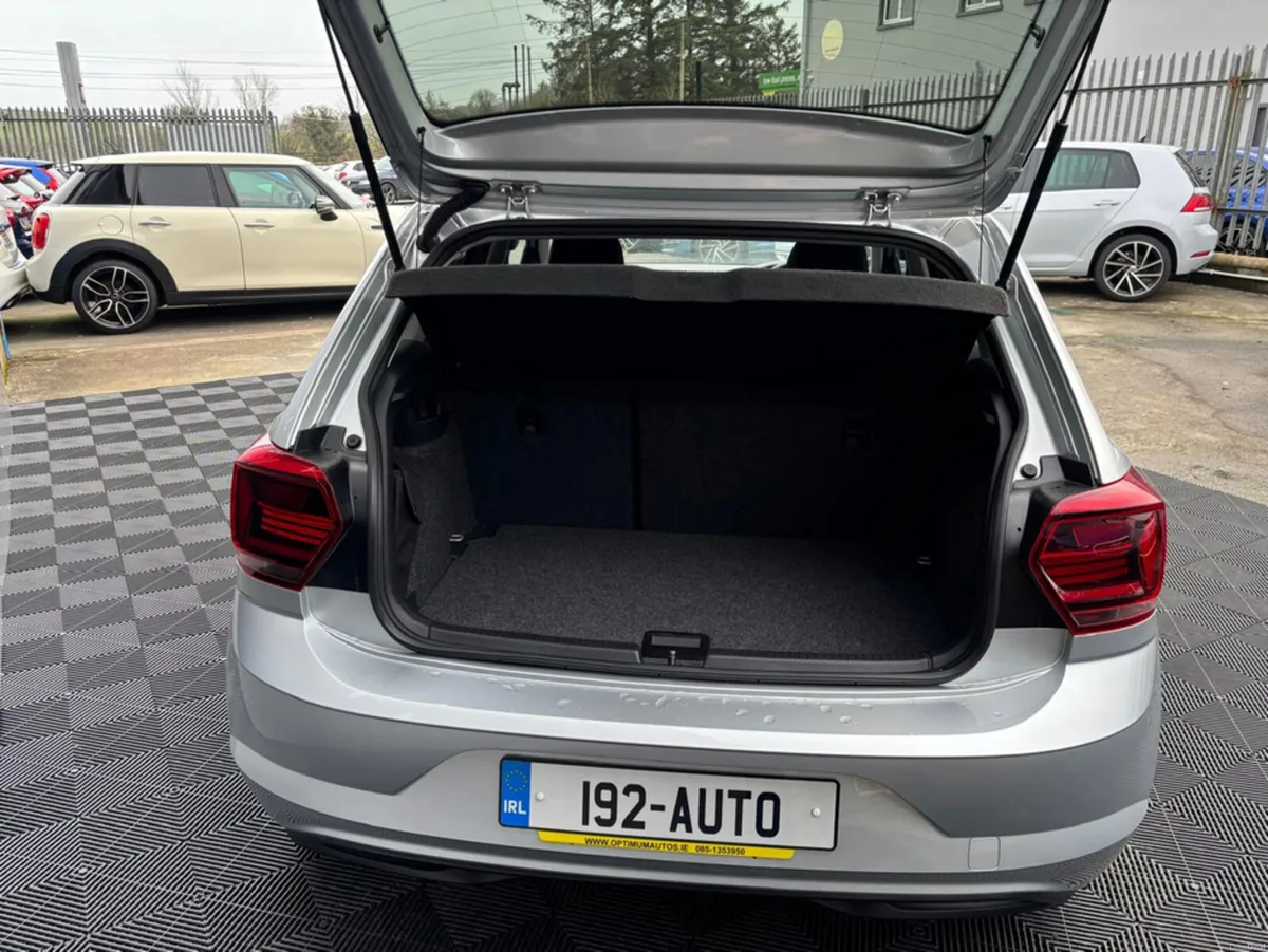 Volkswagen Polo VW Polo 1.0 petrol, auto, techno e - Image 6