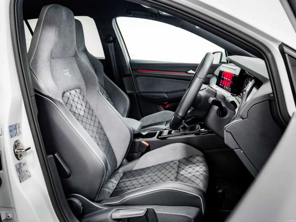 Volkswagen Golf R-Line 2.0 Diesel 150HP - Image 3