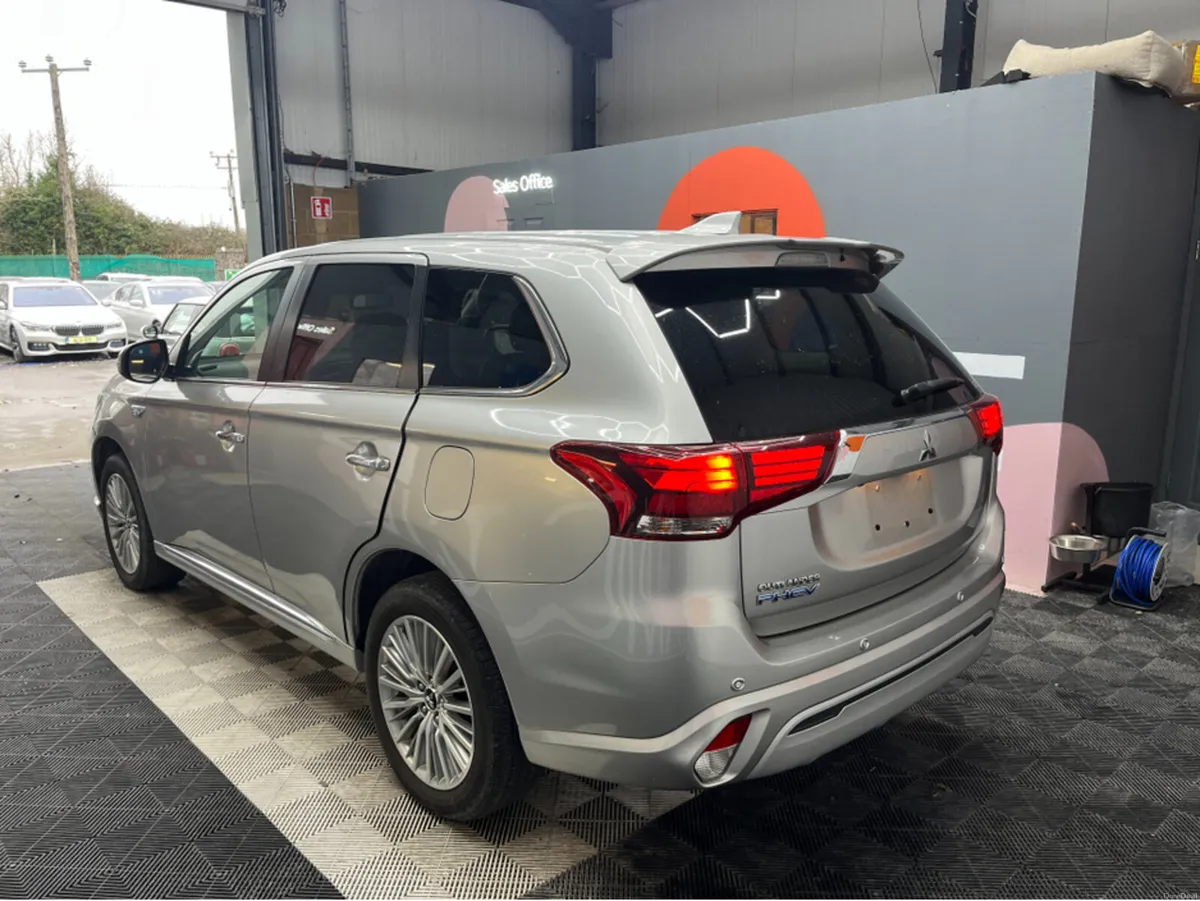 Mitsubishi Outlander 2018 MITSUBISHI OUTLANDER PHE - Image 4