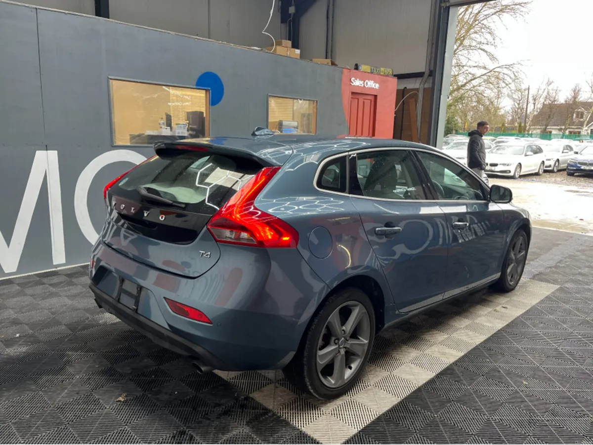 Volvo V40 €11950 2015 VOLVO V40 T4 1.6 AUTOMATIC / - Image 2