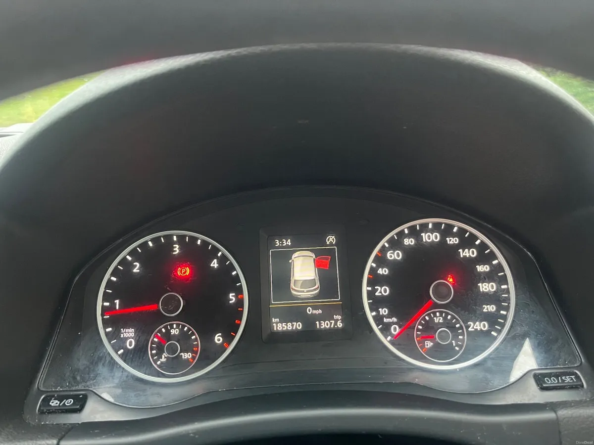 Volkswagen Tiguan 2015 - Image 2