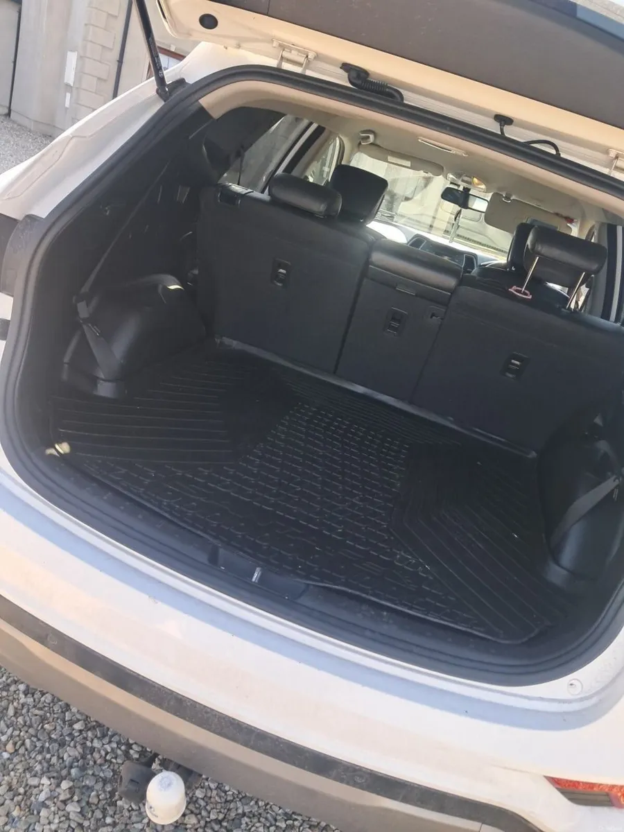 Hyundai Santa Fe 2017 4WD 7SEATER - Image 2
