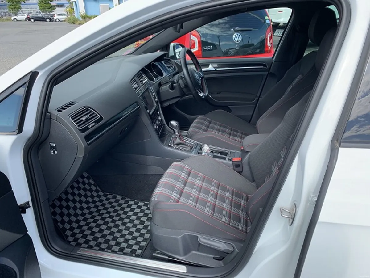 152 Volkswagen Golf GTI - 1 Owner -Pretoria Alloys - Image 3