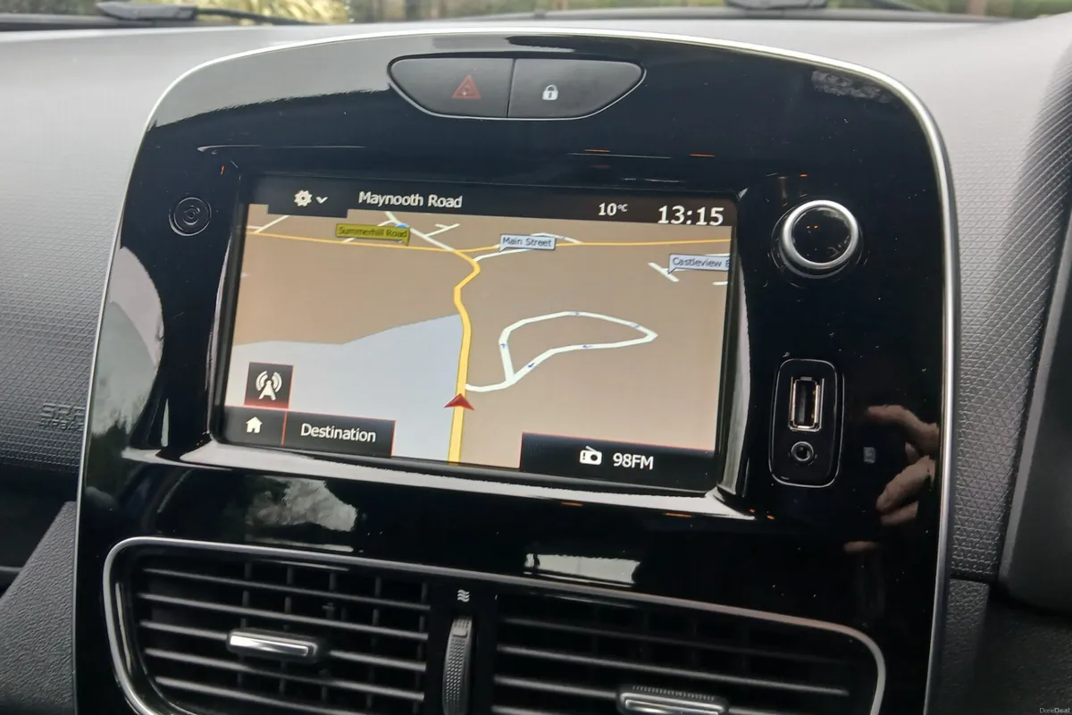 Renault Clio 2019 * NEW NCT & TAX* DYN NAV 5dr - Image 4