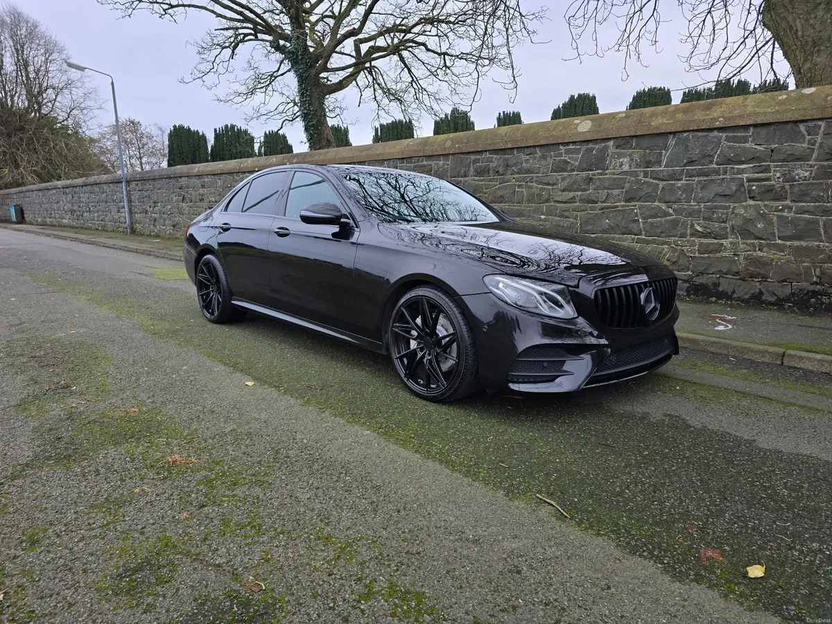 New model - 2016 Mercedes-Benz E220d AMG line - Image 3