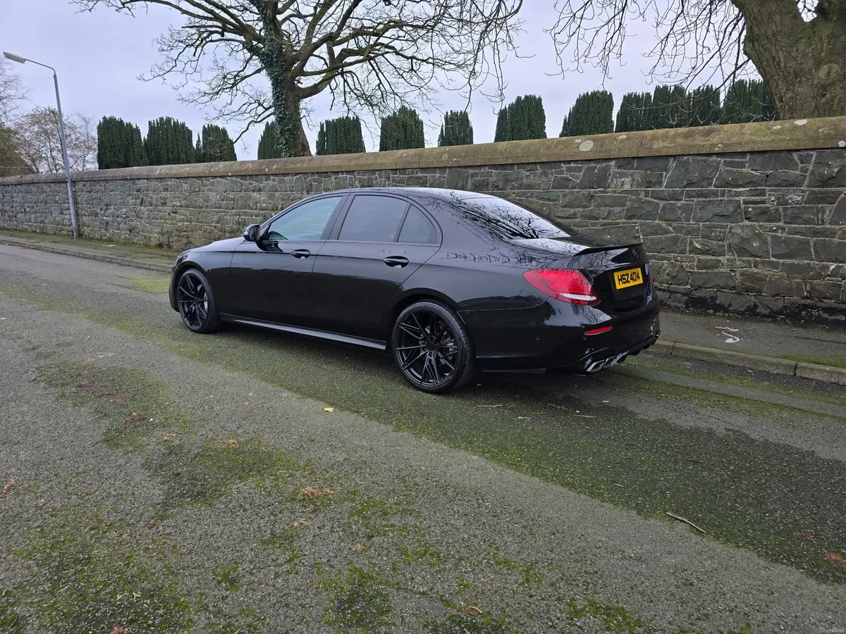 New model - 2016 Mercedes-Benz E220d AMG line - Image 4