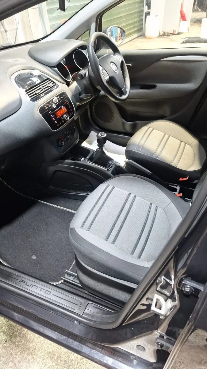 Fiat Punto 2011 - Image 2