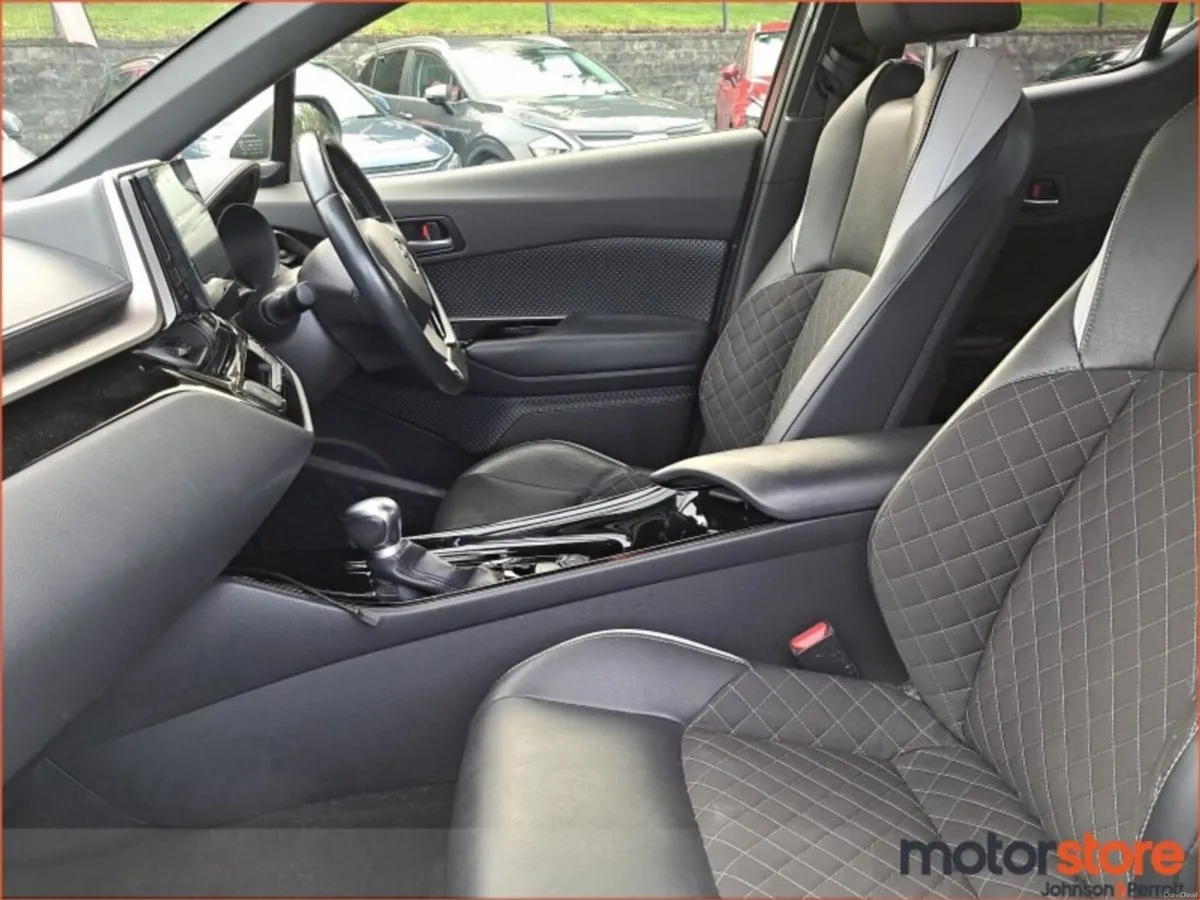 Toyota C-HR 1.8 HYBRID LUNA - Image 3