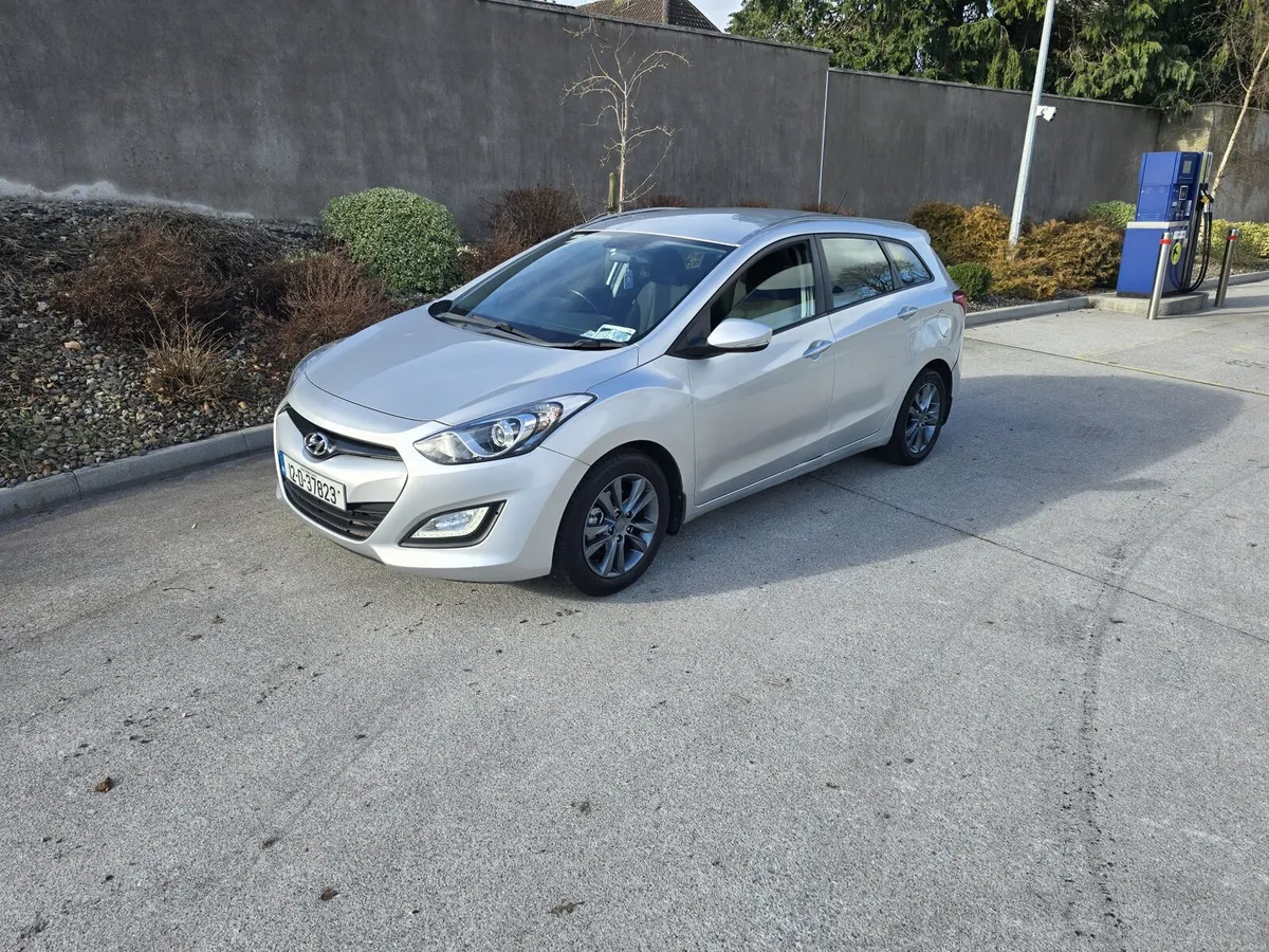 12 Hyundai I30 1.4crdi New Nct low milleage - Image 4
