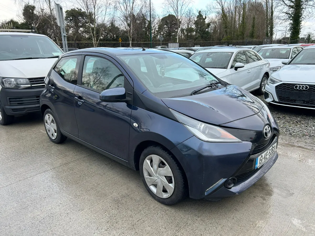 Automatic 1.0L Aygo 2015 low miles €7900 - Image 4