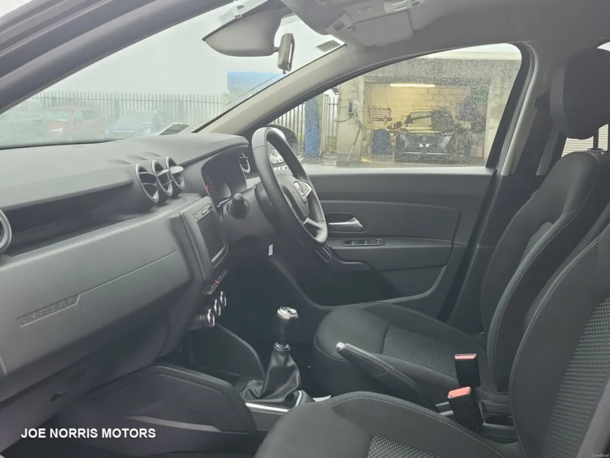 Dacia Duster COMFORT BLUE DCI 115 MY 4DR - Image 2