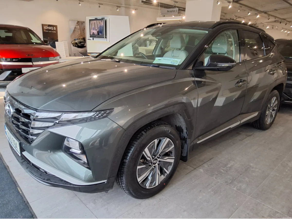 Hyundai Tucson EXECUTIVE HYBRID ** VERY LOW KMS ** - Image 3