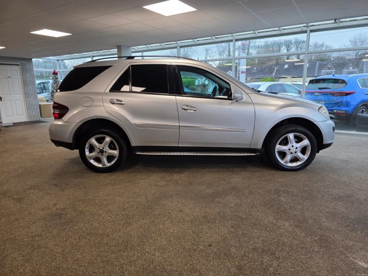 Mercedes-Benz M-Class CDI 5DR A 4DR - Image 4