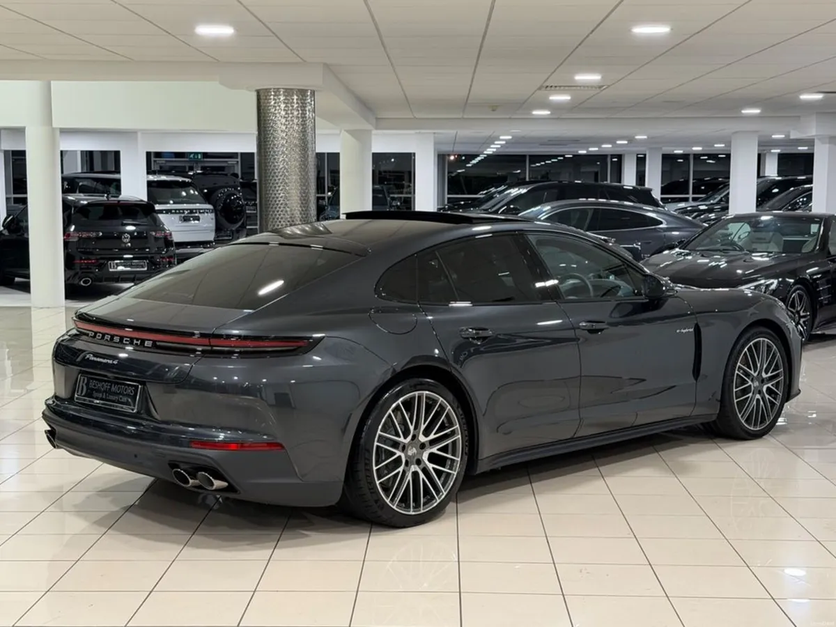 Porsche Panamera 4 E-HYBRID=HUGE SPEC//ONLY 8000 M - Image 3
