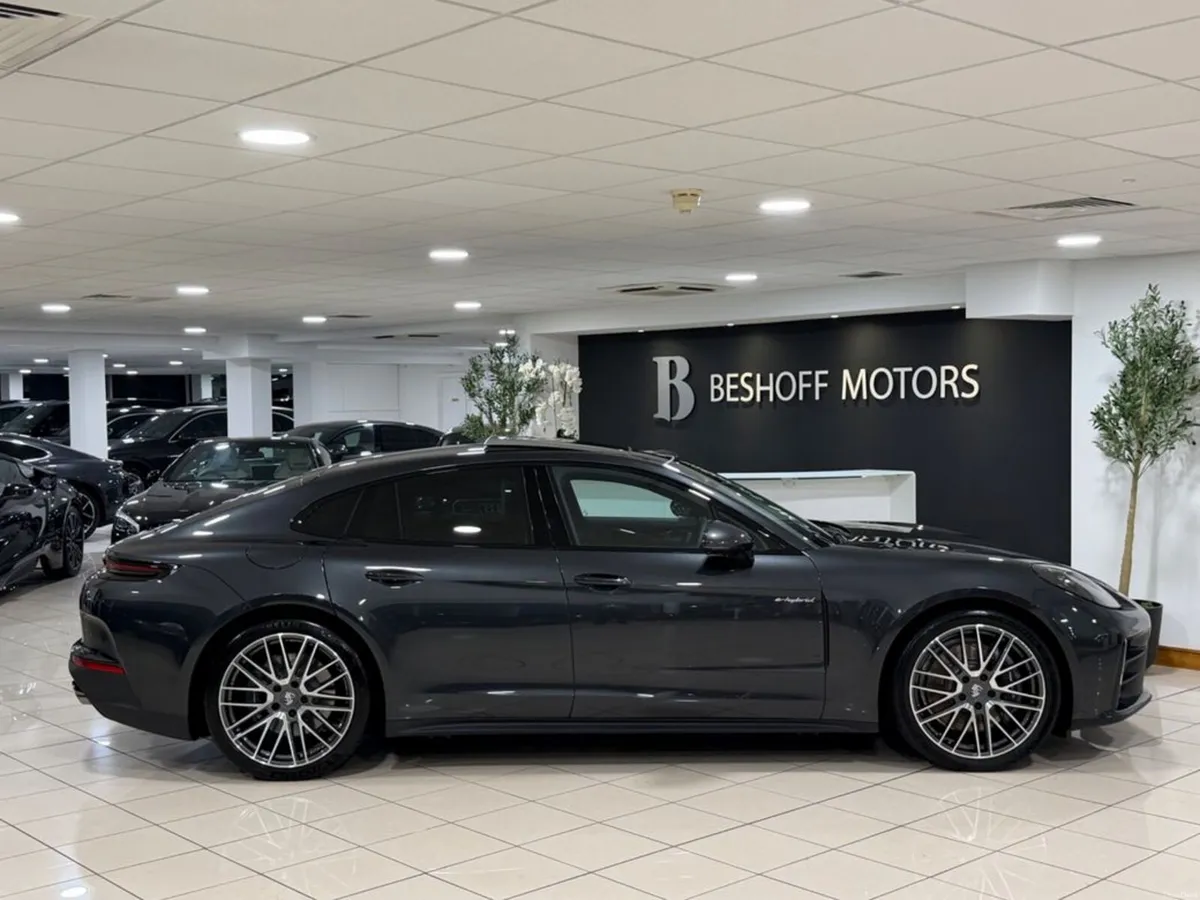 Porsche Panamera 4 E-HYBRID=HUGE SPEC//ONLY 8000 M - Image 2