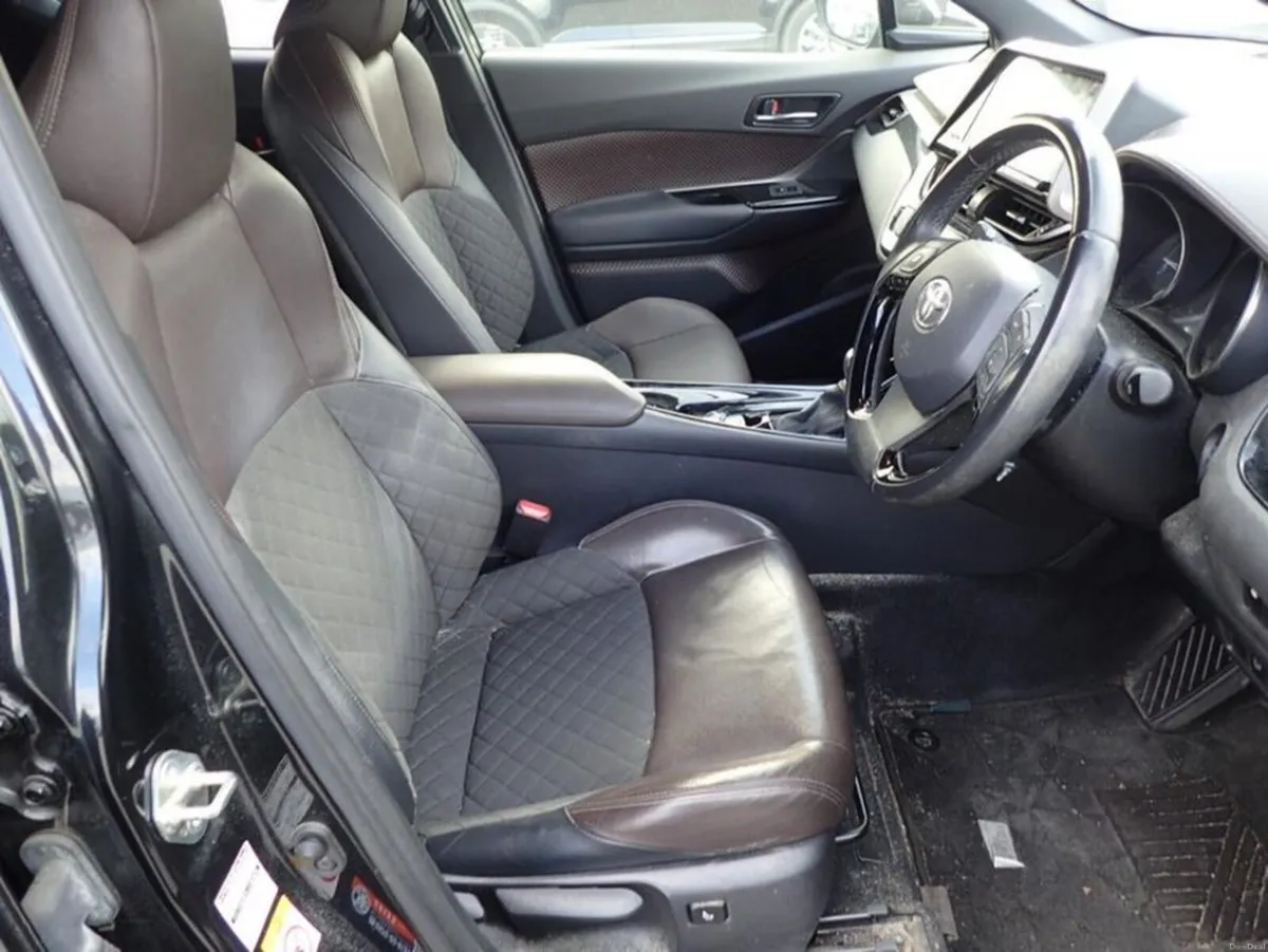 Toyota C-HR 182 G LEATHER SEATS - Image 4