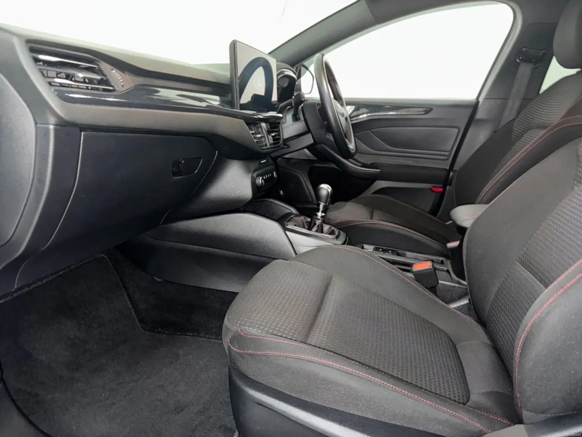 Ford Focus St-line 5D 1.0T 125 Mhev M6 FW - Image 3