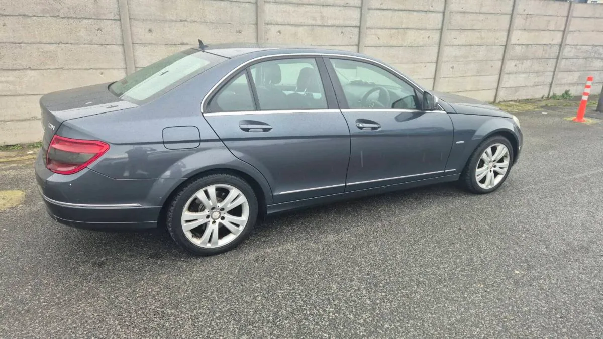 Mercedes-Benz C-Class 2010 - Image 2