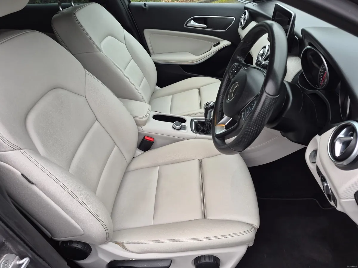 2016 MERCEDES BENZ A180D URBAN +AMG ALLOYS - Image 3