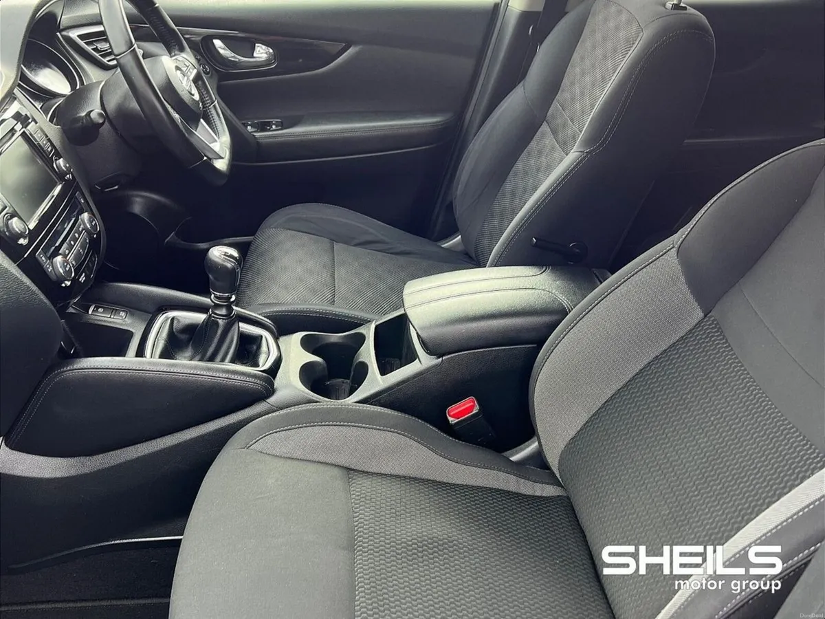 Nissan Qashqai 1.5 Diesel SV *Panoramic Glass Roof - Image 5