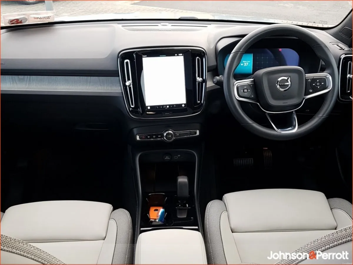 Volvo EC40 70 kWh 238 bhp Single Motor Ultra - Image 2