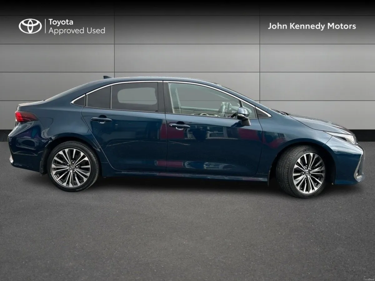 Toyota Corolla LUNA SPORT SALOON 4DR - Image 3