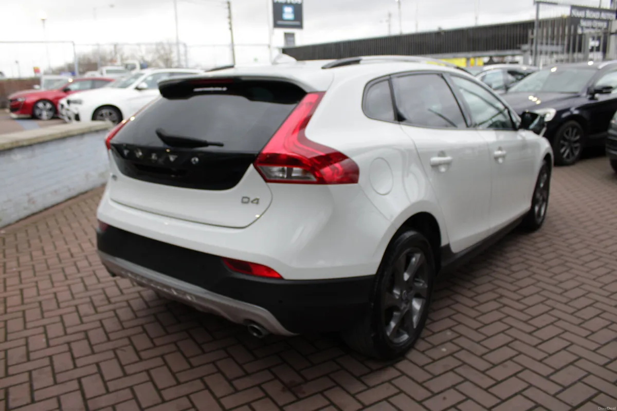 2.0D4 CROSSCOUNTRY 5DR HATCHBACK AUTO HUGE SPEC // - Image 4