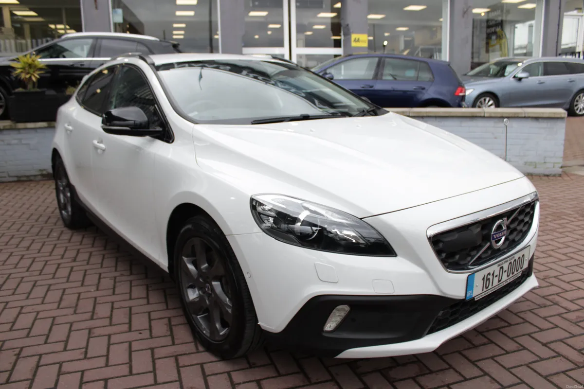 2.0D4 CROSSCOUNTRY 5DR HATCHBACK AUTO HUGE SPEC // - Image 2