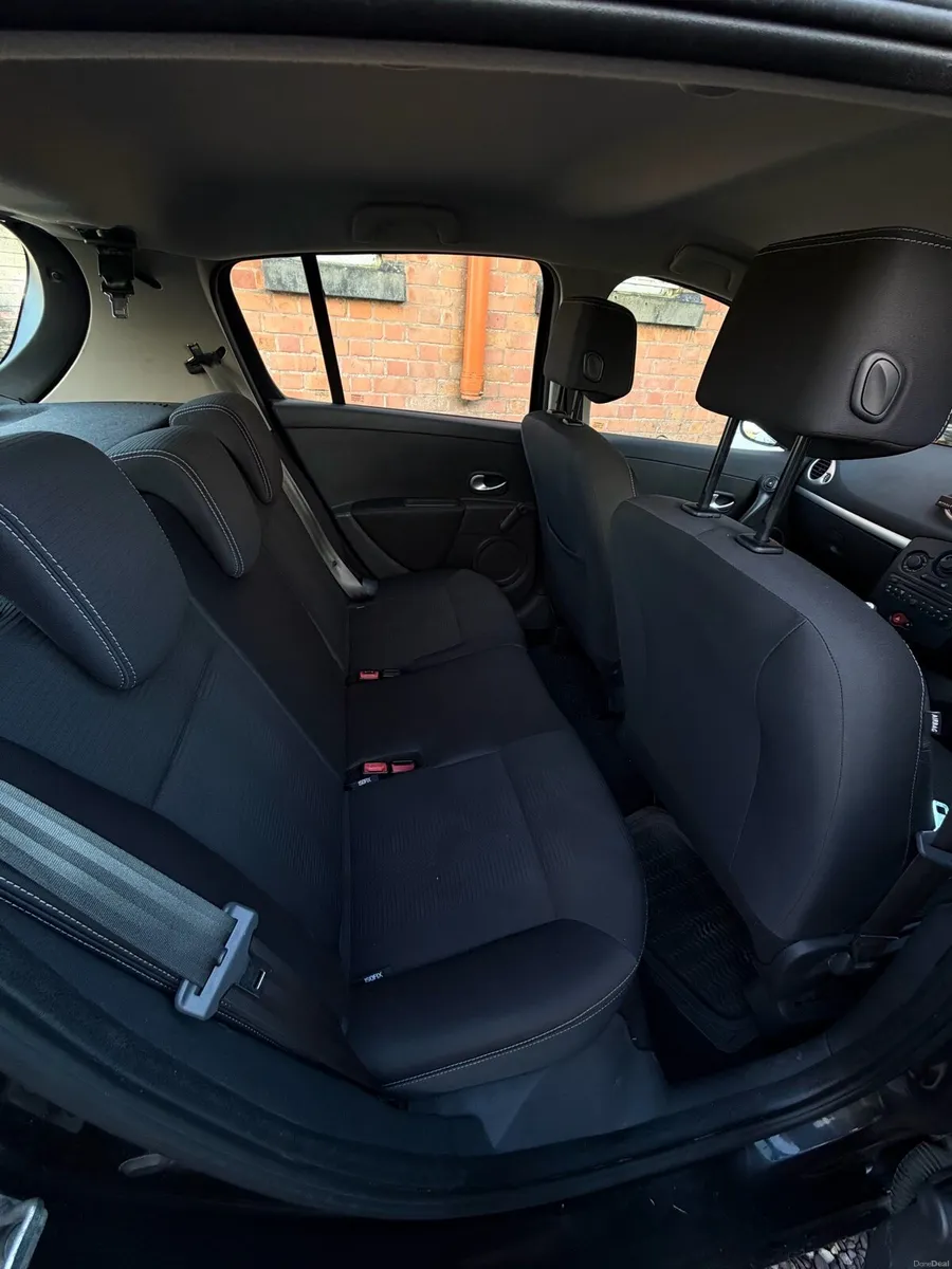 Renault Clio - Image 2
