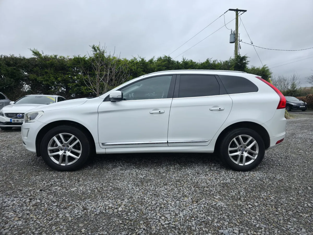 Volvo XC60 2017 - Image 2