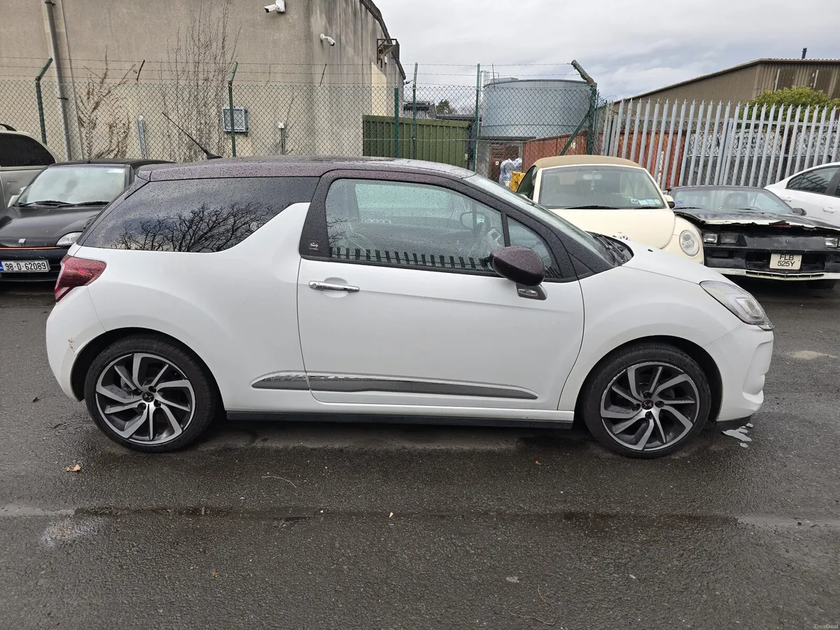 2017 Citroën ds3 1.2 automatic - Image 2